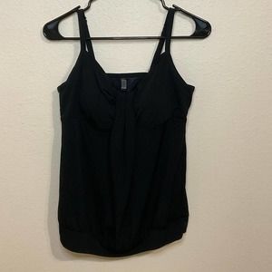 Land’s End women’s tankini swimsuit top. Size 12.